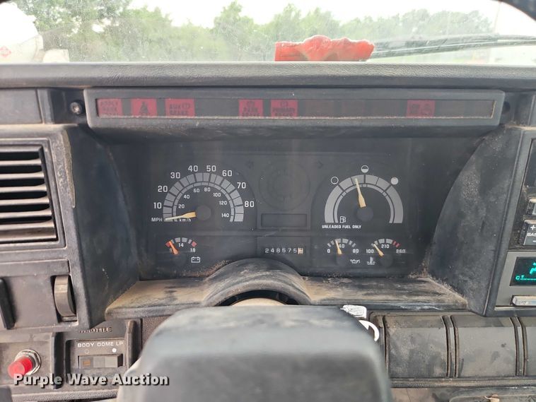 image for item EO4502 1992 GMC Topkick C5500 crane truck