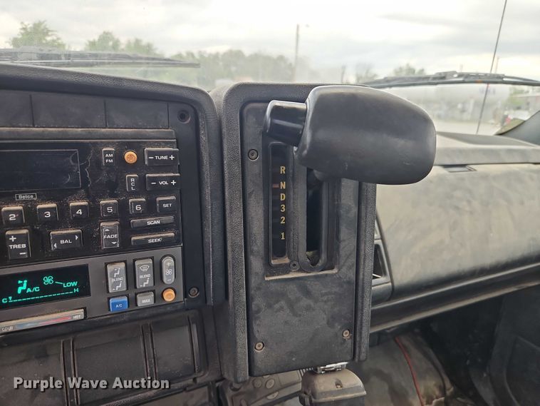 image for item EO4502 1992 GMC Topkick C5500 crane truck