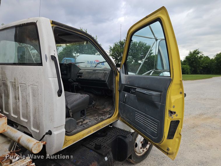 image for item EO4502 1992 GMC Topkick C5500 crane truck