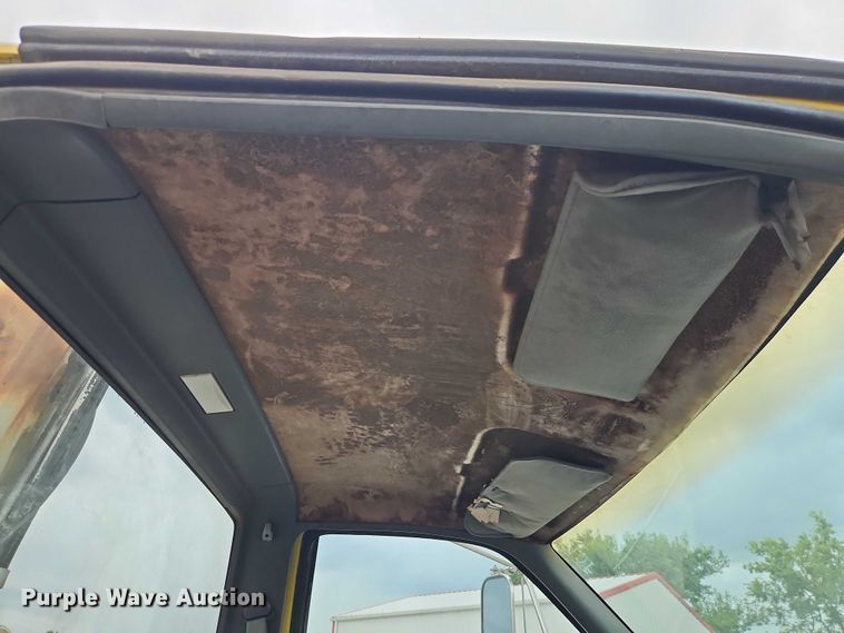 image for item EO4502 1992 GMC Topkick C5500 crane truck