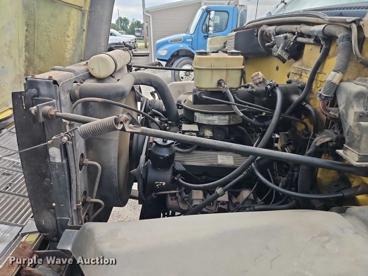 image for item EO4502 1992 GMC Topkick C5500 crane truck