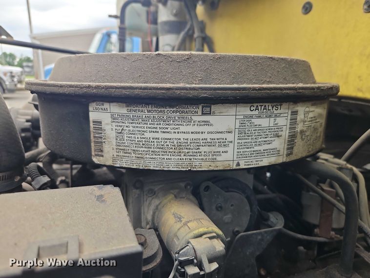 image for item EO4502 1992 GMC Topkick C5500 crane truck