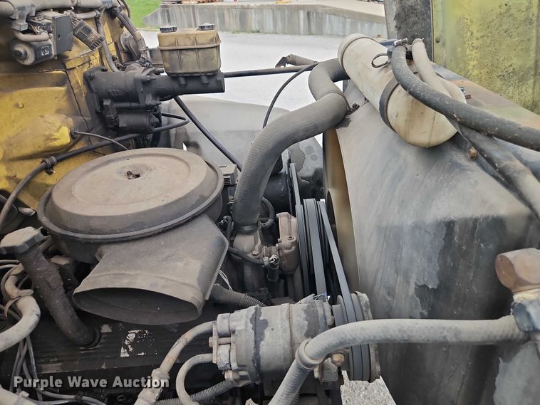 image for item EO4502 1992 GMC Topkick C5500 crane truck