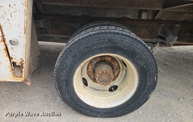 image for item EO4502 1992 GMC Topkick C5500 crane truck