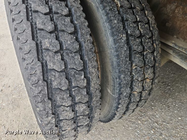 image for item EO4502 1992 GMC Topkick C5500 crane truck