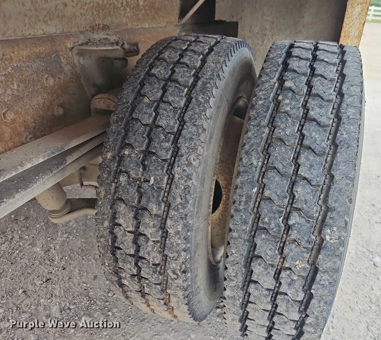 image for item EO4502 1992 GMC Topkick C5500 crane truck