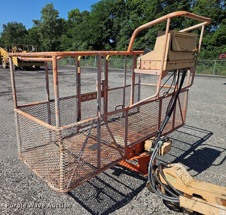 image for item EO4508 1994 JLG 80HX boom lift