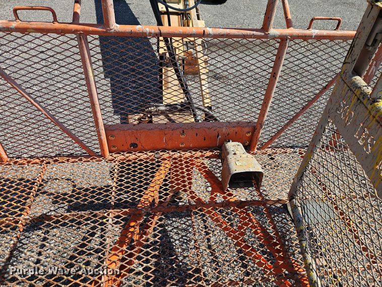 image for item EO4508 1994 JLG 80HX boom lift