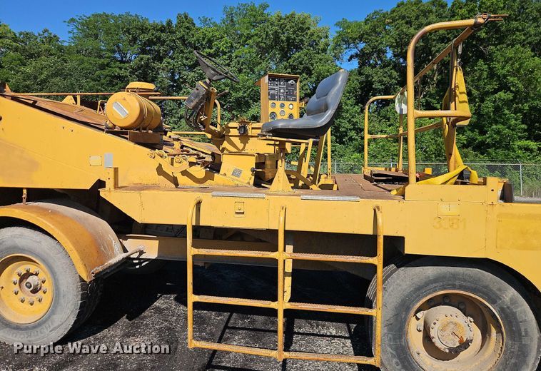 image for item EO4511 Etnyre chip spreader