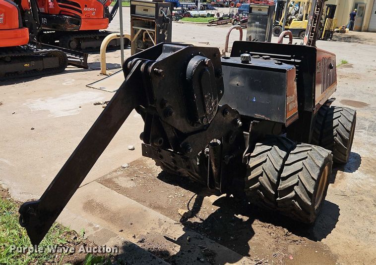 image for item EO4512 2003 Ditch Witch 410SXD trencher