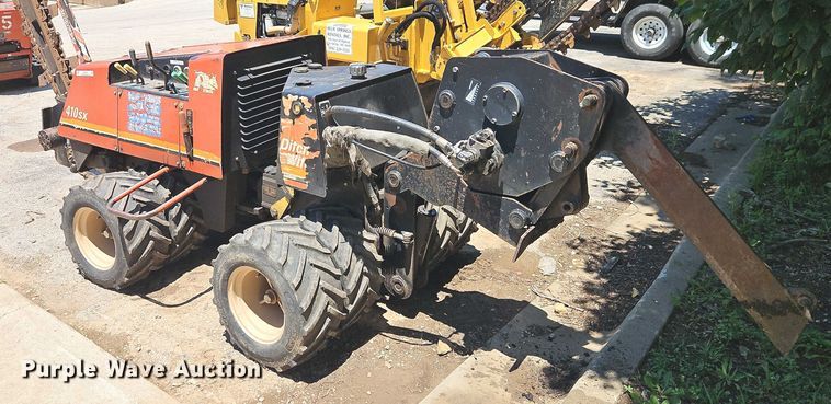 image for item EO4512 2003 Ditch Witch 410SXD trencher