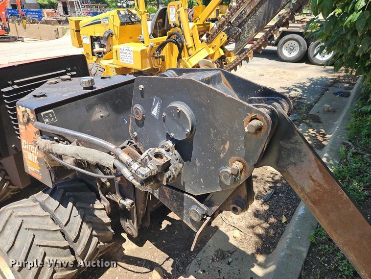 image for item EO4512 2003 Ditch Witch 410SXD trencher