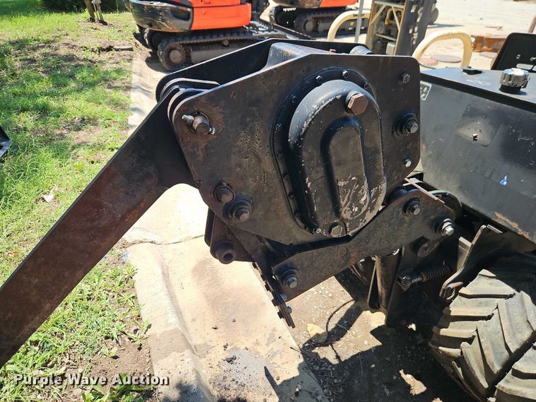 image for item EO4512 2003 Ditch Witch 410SXD trencher
