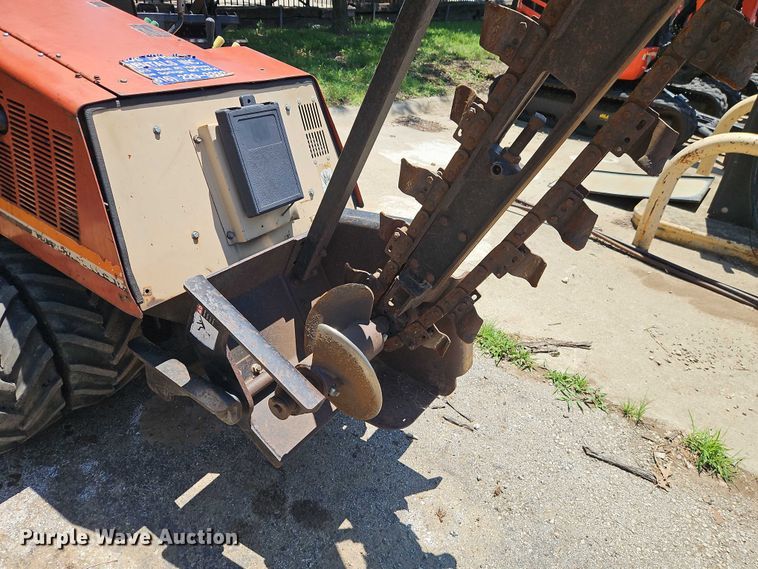 image for item EO4512 2003 Ditch Witch 410SXD trencher