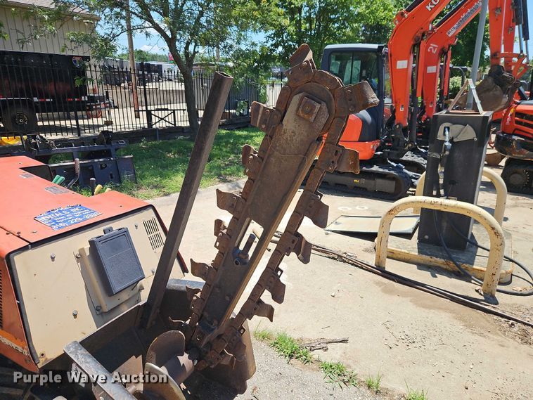 image for item EO4512 2003 Ditch Witch 410SXD trencher