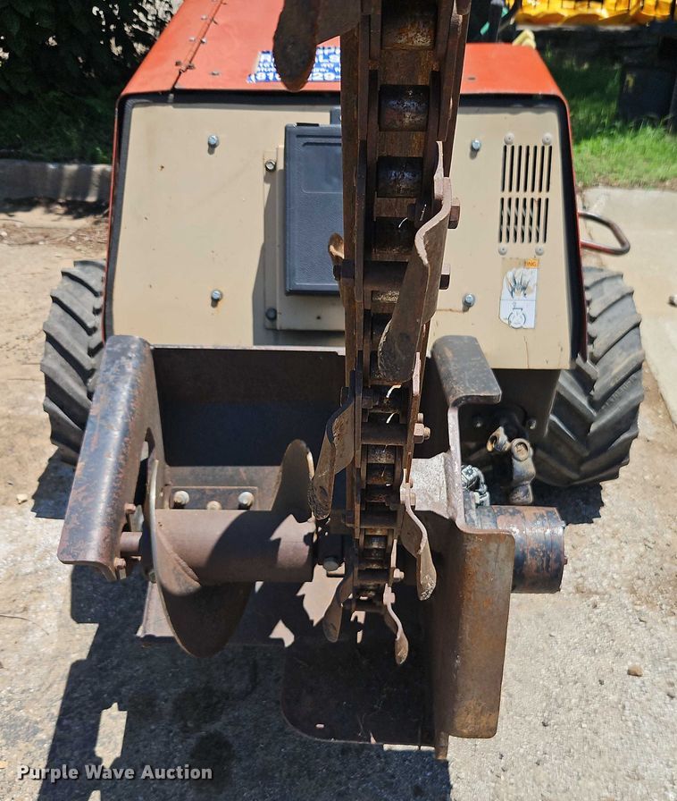 image for item EO4512 2003 Ditch Witch 410SXD trencher