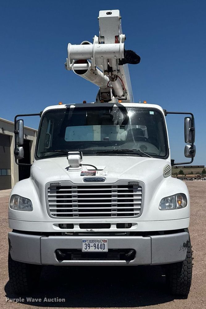 image for item ER2088 2012 Frieghliner Business Class M2 bucket truck