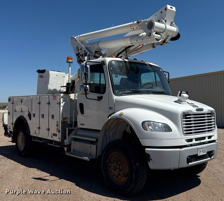 image for item ER2088 2012 Frieghliner Business Class M2 bucket truck
