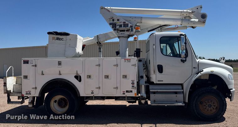 image for item ER2088 2012 Frieghliner Business Class M2 bucket truck