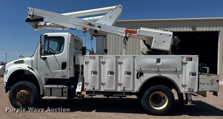 image for item ER2088 2012 Frieghliner Business Class M2 bucket truck