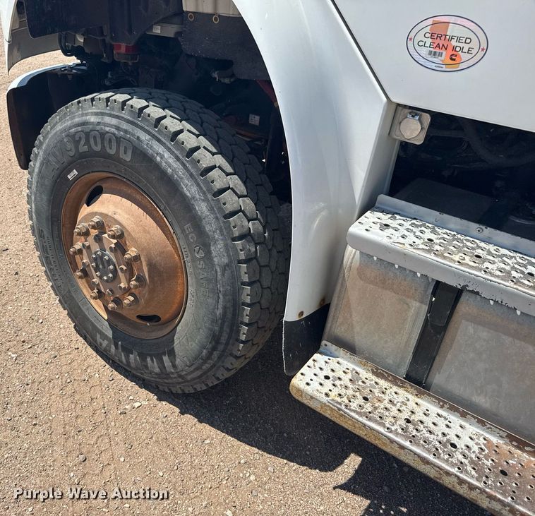 image for item ER2088 2012 Frieghliner Business Class M2 bucket truck