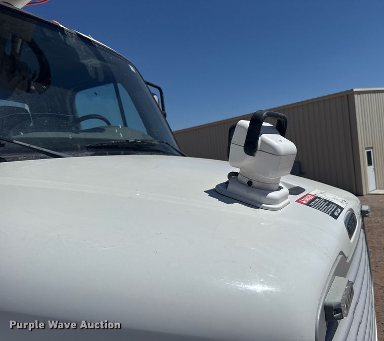 image for item ER2088 2012 Frieghliner Business Class M2 bucket truck