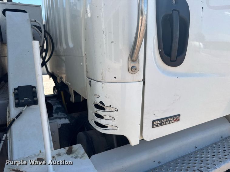 image for item ER2088 2012 Frieghliner Business Class M2 bucket truck