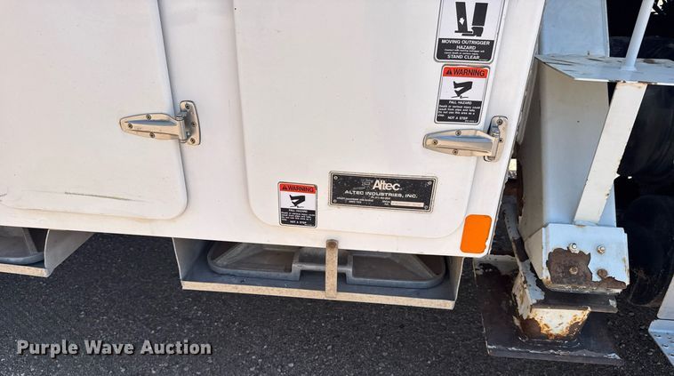 image for item ER2088 2012 Frieghliner Business Class M2 bucket truck