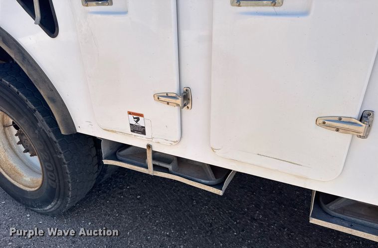 image for item ER2088 2012 Frieghliner Business Class M2 bucket truck