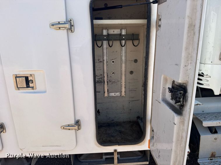 image for item ER2088 2012 Frieghliner Business Class M2 bucket truck