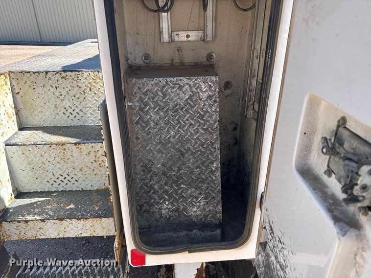 image for item ER2088 2012 Frieghliner Business Class M2 bucket truck