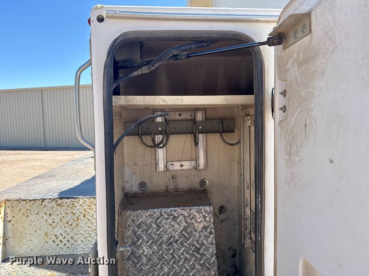 image for item ER2088 2012 Frieghliner Business Class M2 bucket truck