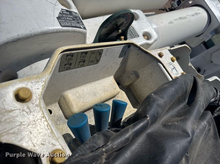 image for item ER2088 2012 Frieghliner Business Class M2 bucket truck