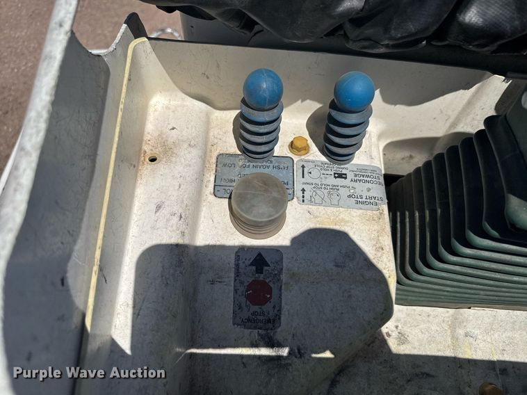 image for item ER2088 2012 Frieghliner Business Class M2 bucket truck