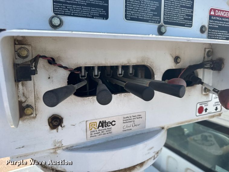 image for item ER2088 2012 Frieghliner Business Class M2 bucket truck