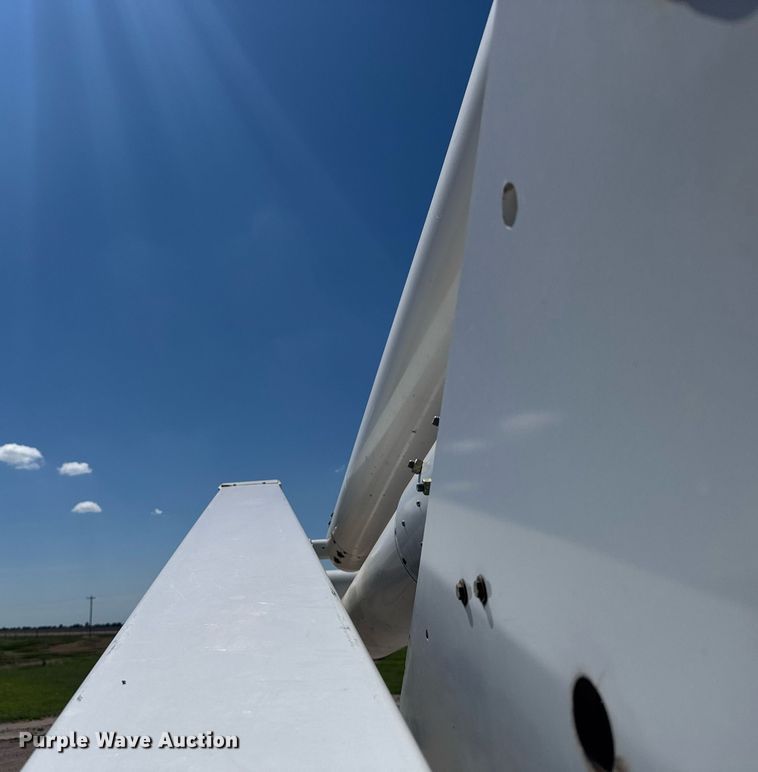 image for item ER2088 2012 Frieghliner Business Class M2 bucket truck