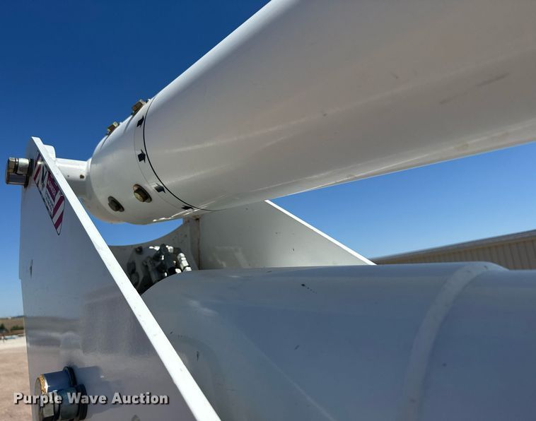 image for item ER2088 2012 Frieghliner Business Class M2 bucket truck