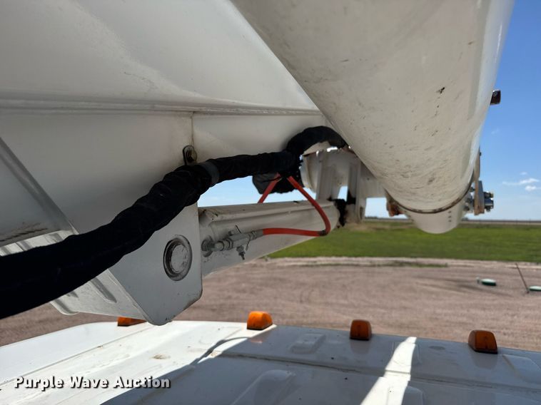 image for item ER2088 2012 Frieghliner Business Class M2 bucket truck