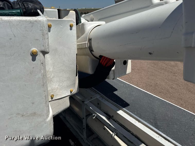 image for item ER2088 2012 Frieghliner Business Class M2 bucket truck