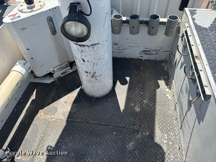 image for item ER2088 2012 Frieghliner Business Class M2 bucket truck