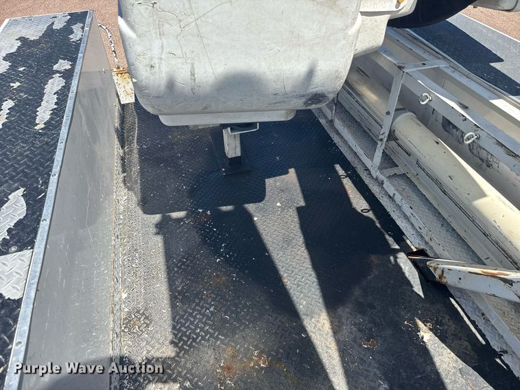 image for item ER2088 2012 Frieghliner Business Class M2 bucket truck