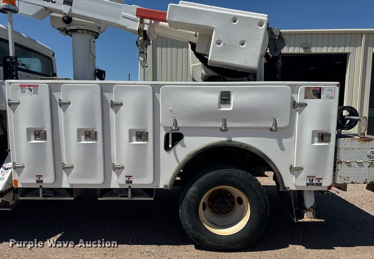 image for item ER2088 2012 Frieghliner Business Class M2 bucket truck