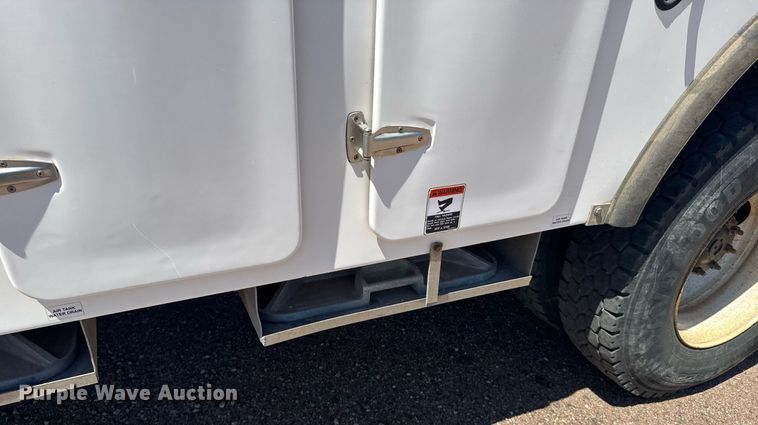 image for item ER2088 2012 Frieghliner Business Class M2 bucket truck