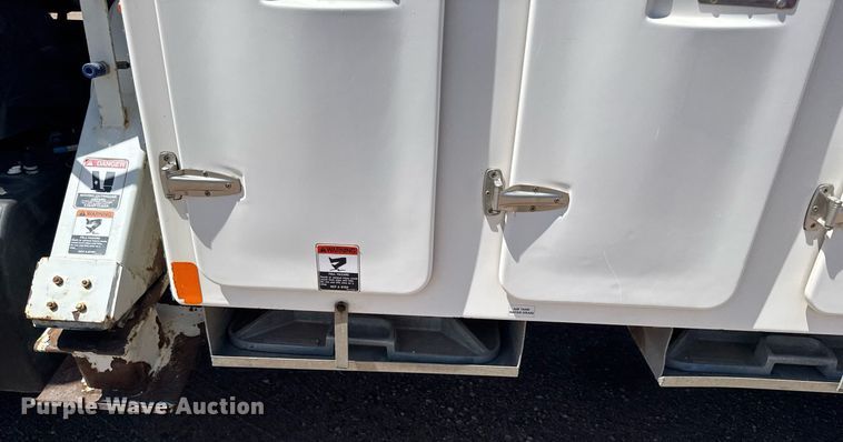 image for item ER2088 2012 Frieghliner Business Class M2 bucket truck