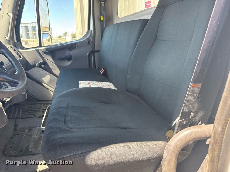 image for item ER2088 2012 Frieghliner Business Class M2 bucket truck