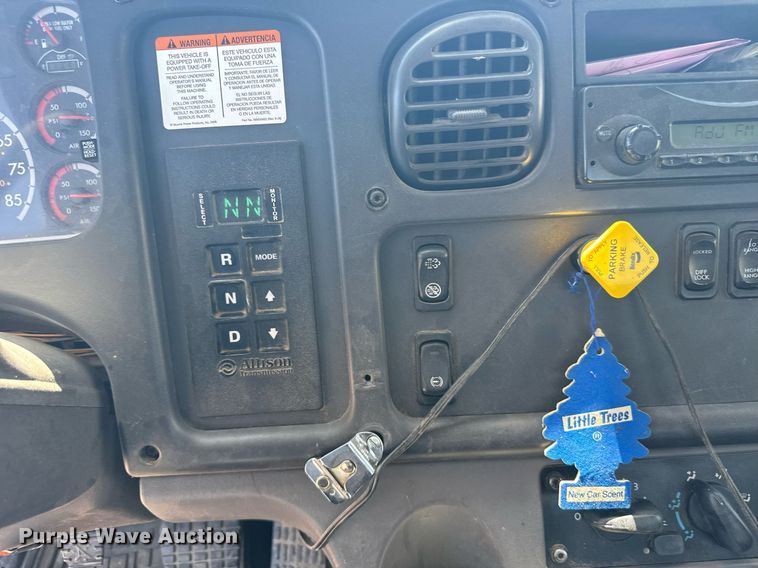 image for item ER2088 2012 Frieghliner Business Class M2 bucket truck