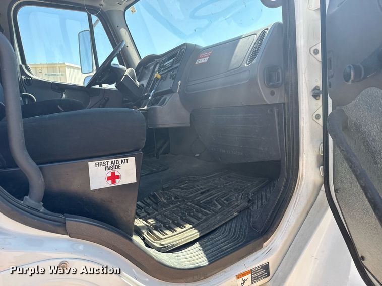 image for item ER2088 2012 Frieghliner Business Class M2 bucket truck