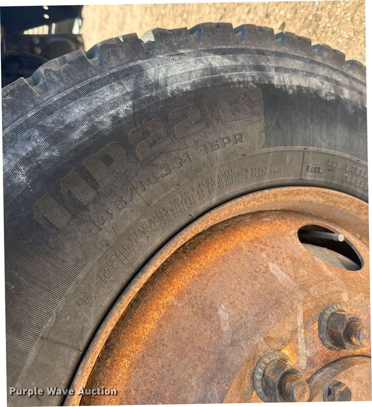 image for item ER2088 2012 Frieghliner Business Class M2 bucket truck