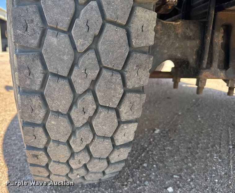 image for item ER2088 2012 Frieghliner Business Class M2 bucket truck