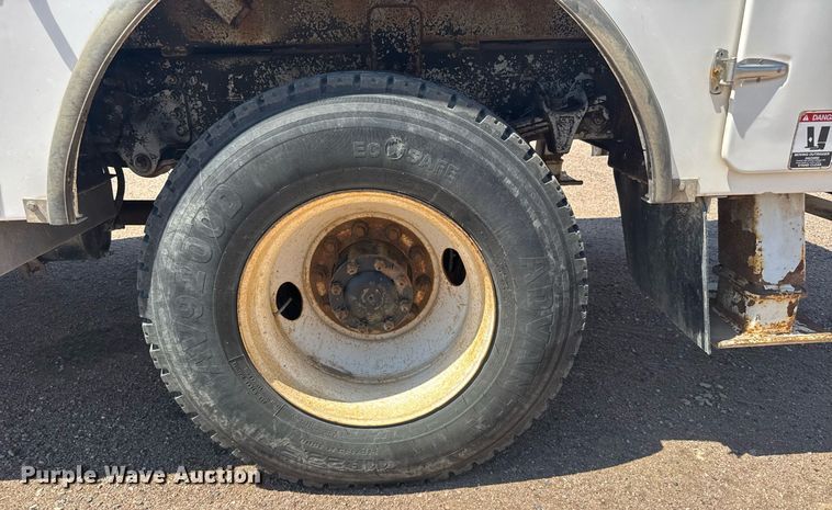 image for item ER2088 2012 Frieghliner Business Class M2 bucket truck